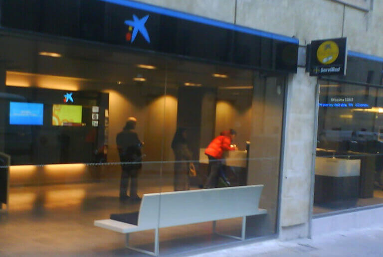 Fijutsi y La Caixa implantan la tecnología contactless en los cajeros automáticos