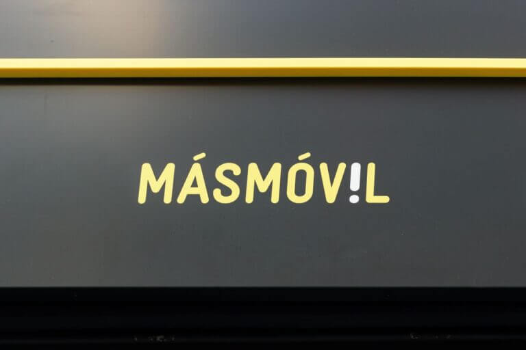 MásMóvil logo. Adobe Stock.