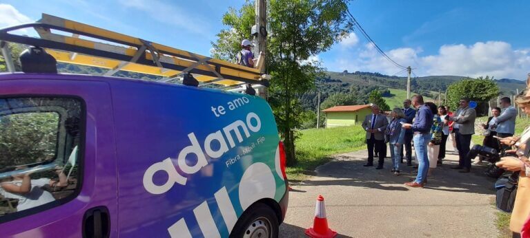 Visita de Nadia Calviño a la localidad cántabra de Yermo