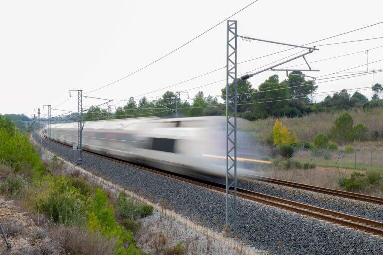 Trenes españoles mejoran su Wi-Fi a bordo con evo-rail.