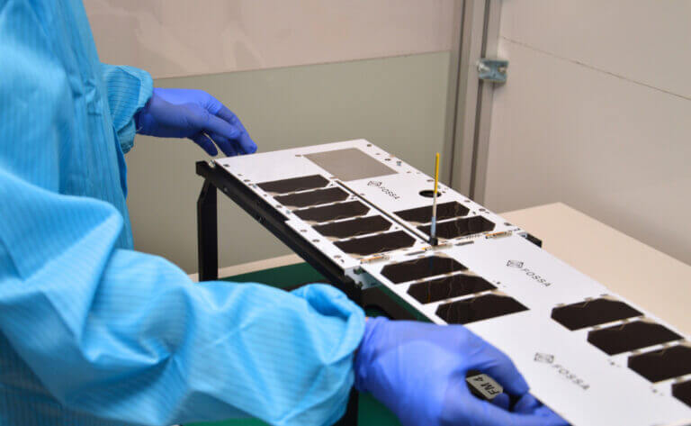 Fossa construye y lanza satélites para IoT.