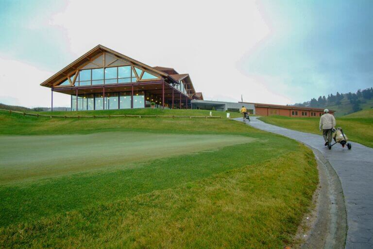 Campo de golf en La Arboleda, Vizcaya, País Vasco. Adobe Stock