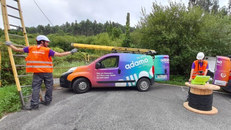 Adamo cubrió con su fibra 540.000 hogares durante 2023
