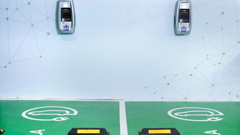 Vantage Towers dará cobertura móvil multioperador a parking subterráneos donde Iberdrola cuenta con puntos de recarga