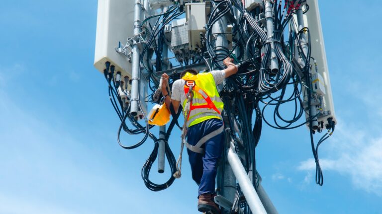 Redes&Telecom organiza, junto a Praxedo, un webinar para conocer cómo mejorar la operativa de los técnicos de campo.