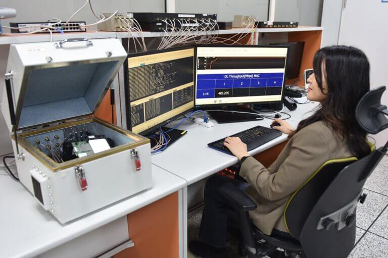 Prueba de la tecnología 1024 QAM, realizada en el laboratorio de investigación y desarrollo de Samsung.