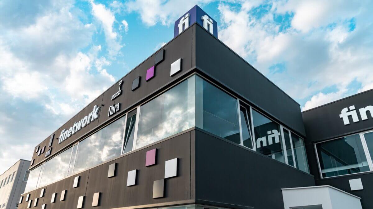 Exterior de la sede de Finetwork en Elda (Alicante)