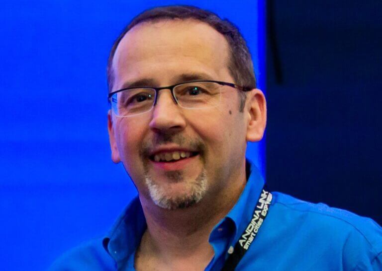 Imagen-tribuna-Rafael-Escobar_Alai-Secure