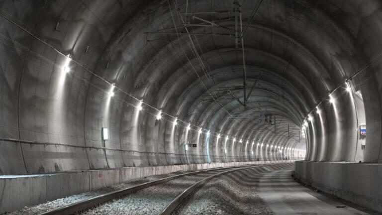Los túneles de la línea Lleida – La Pobla tendrán cobertura móvil multioperdor