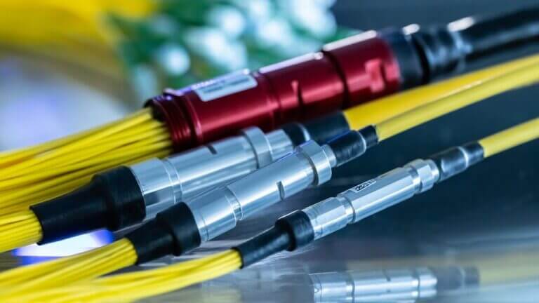 R&M amplía los sistemas de cableado plug-and-play