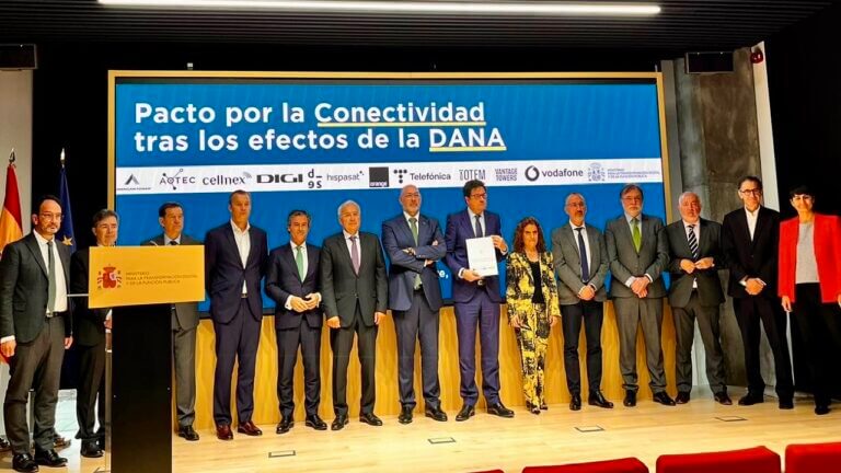 Acuerdo Gobierno-operadoras para restaurar las redes dañadas por la DANA. Firmantes del pacto.