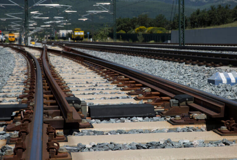 1. Hitachi Rail renovará el núcleo IP multimedia en red ferroviaria de ADIF.