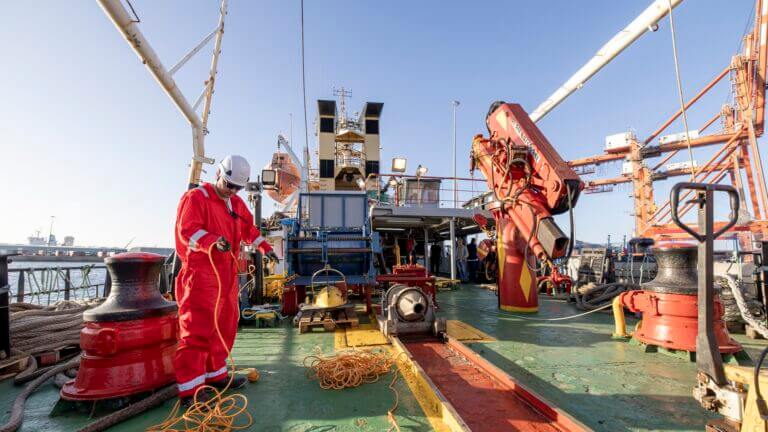 Canarias mejora la conectividad de sus cables submarinos con fibras dedicadas