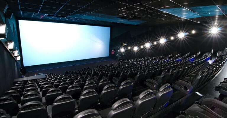 Cinesa y The Offline Club apuestan por sesiones de cine sin móviles