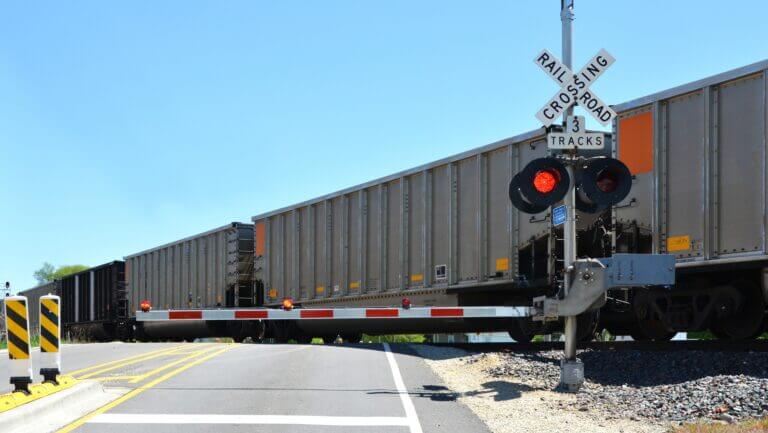 Hitachi Rail modernizará el acceso ferroviario al Puerto de Sevilla para potenciar el transporte de mercancías