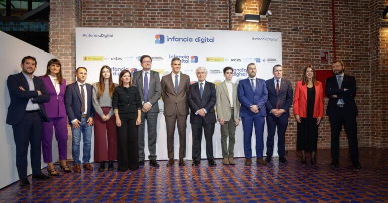 Uno de cada diez menores sufre ciberacoso en España, según el mayor estudio mundial sobre infancia digital