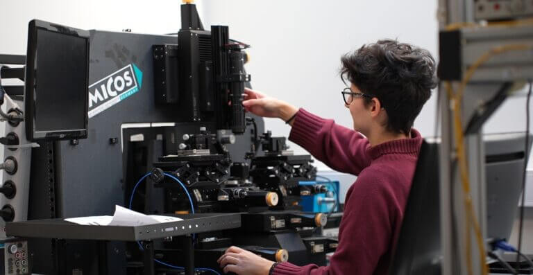 La UPV desarrolla un puente para conectar ordenadores cuánticos con la fibra óptica actual