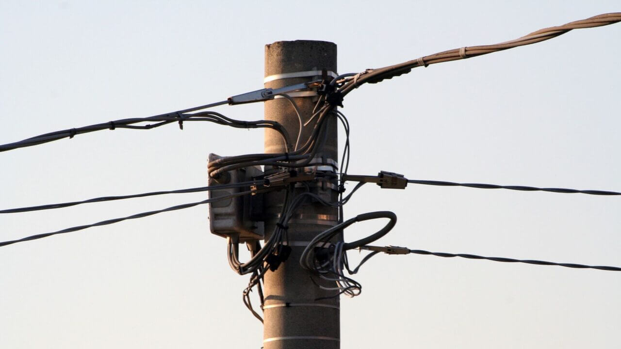 Nuevos procedimientos para regularizar las ocupaciones irregulares en los postes de Telefónica