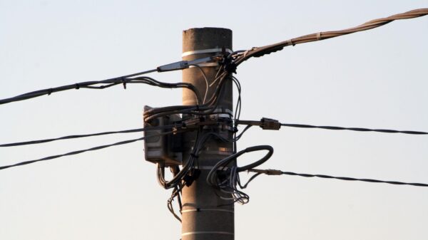 Nuevos procedimientos para regularizar las ocupaciones irregulares en los postes de Telefónica