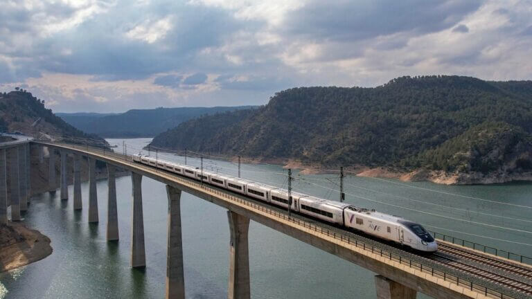 Renfe renueva con Telefónica el servicio de cardioprotección hasta 2027