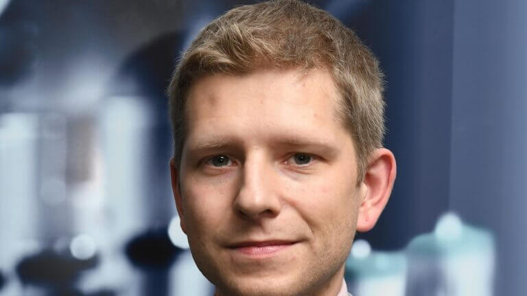 Tobias Thelemann, director de producto para componentes mecánicos e instalación eléctrica en reichelt elektronik