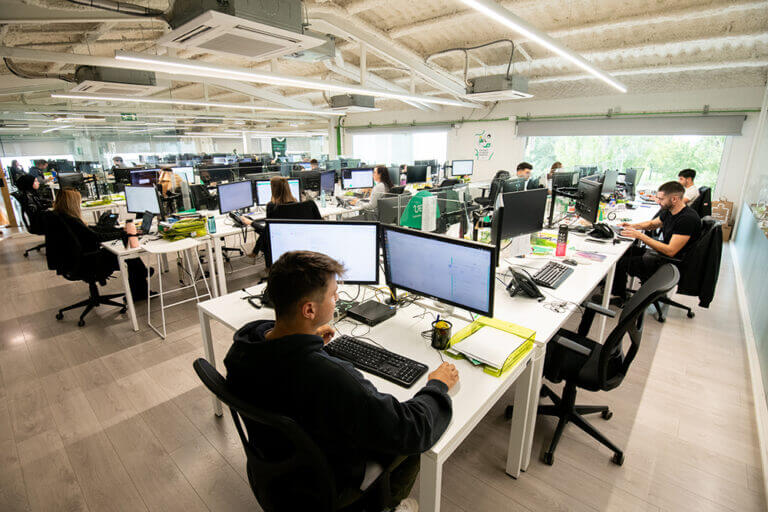 Vera facturó 37,6 millones de euros en 2025, un 10,8% más