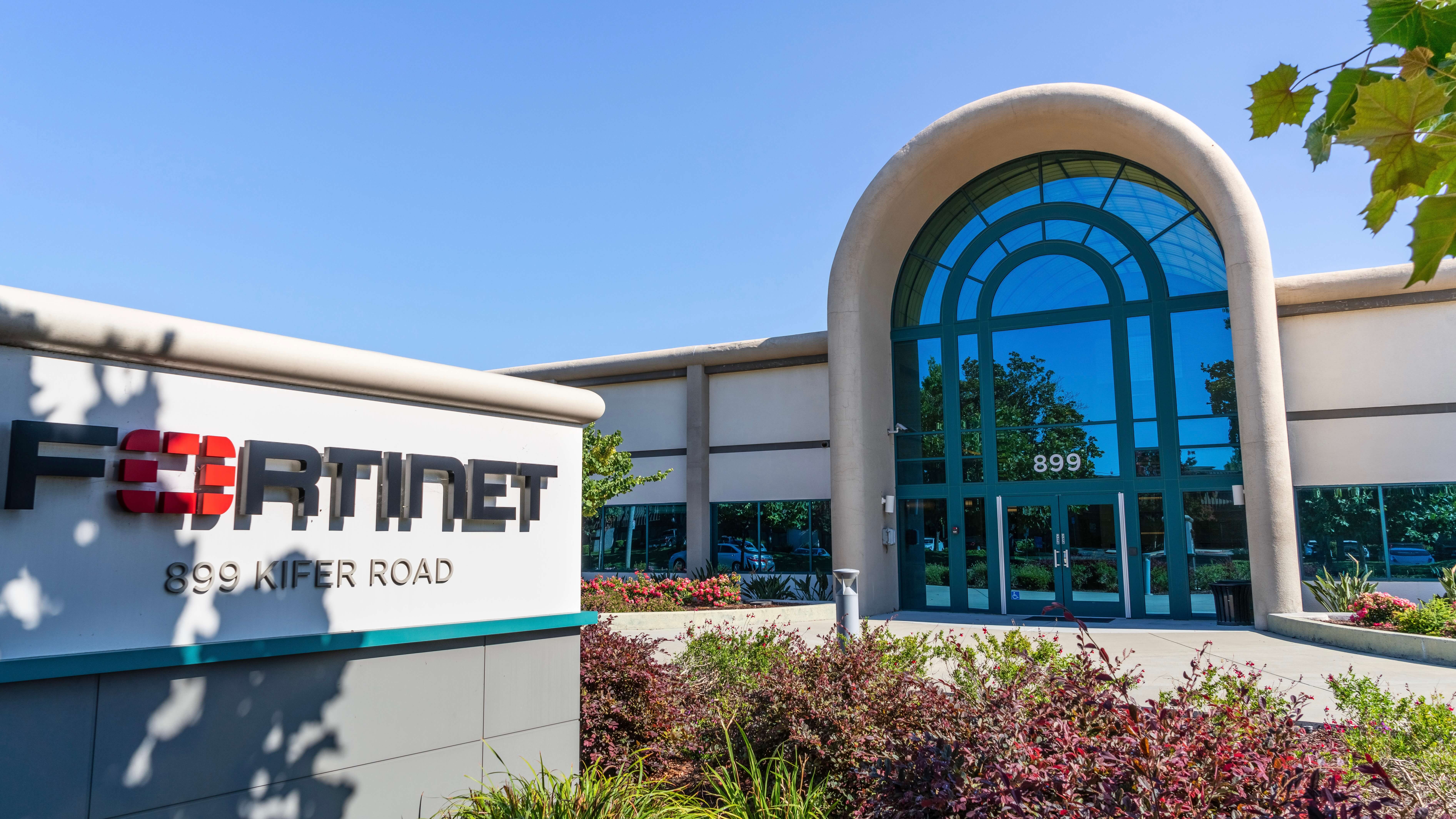 Fortinet cierra 2025 con crecimiento sostenido y foco en la rentabilidad del negocio de ciberseguridad