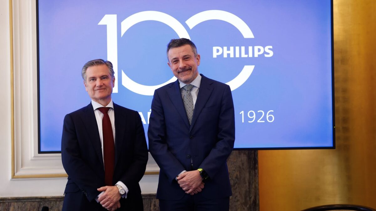 Philips cumple 100 años en España. Juan Sanabria y Miguel de Foronda, presidente y director general de Philips Ibérica, respectivamente.