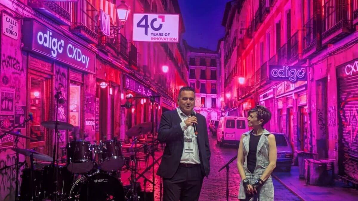 Javier Llosá y Sara Escudero en el Odigo CXDay. 40 años