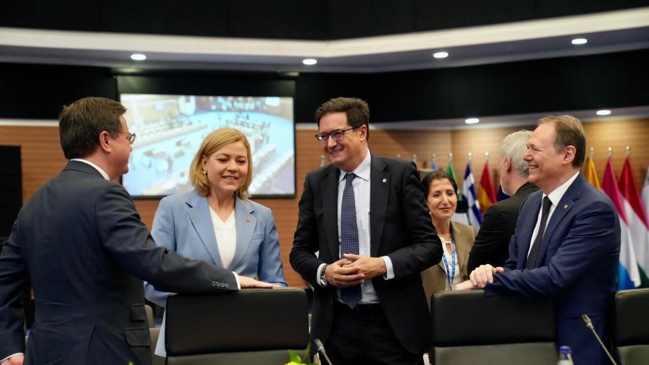 España pide a Europa una red satelital propia