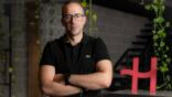 Alex Bryszkowski, vicepresidente de B2B de Holafly