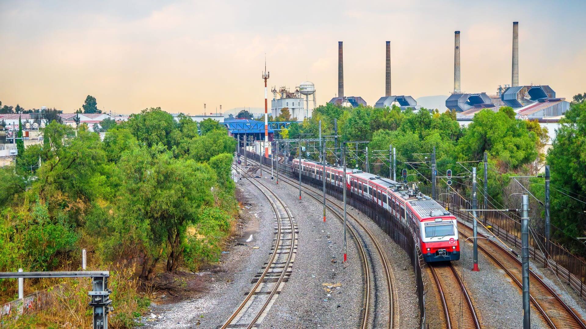 México extiende la conexión TETRA de su nuevo tren suburbano