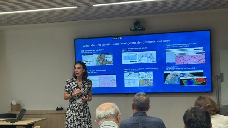 Ángeles Villaescusa durante la presentación de la Conferencia Esri España 2026.