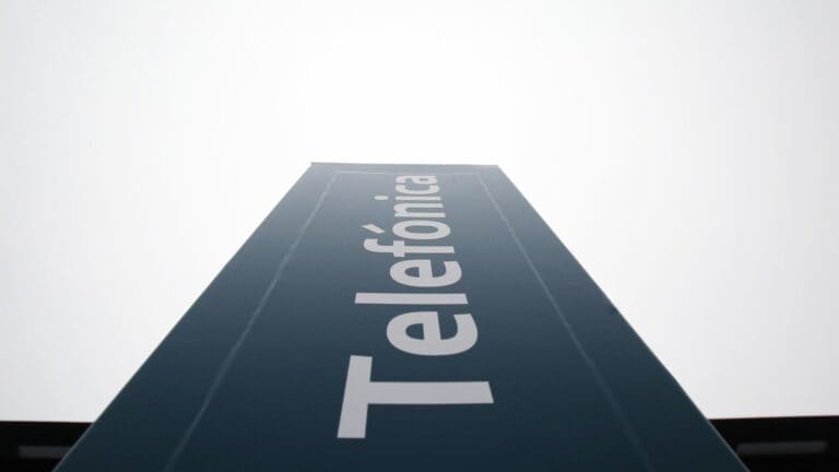 Telefónica impulsa su negocio de Defensa y Seguridad con un acuerdo con NOS